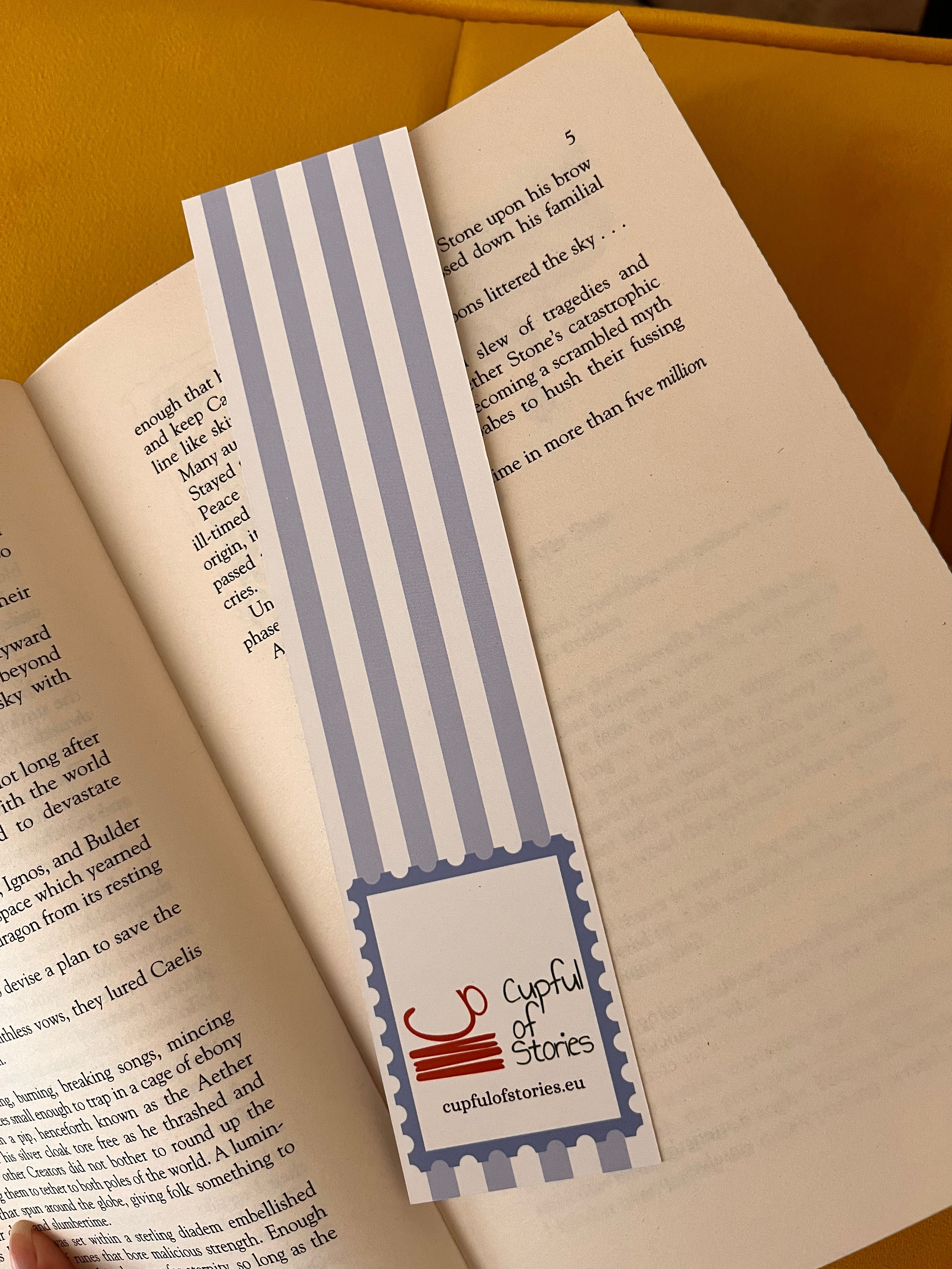 Bookmark " My beach date is a book"